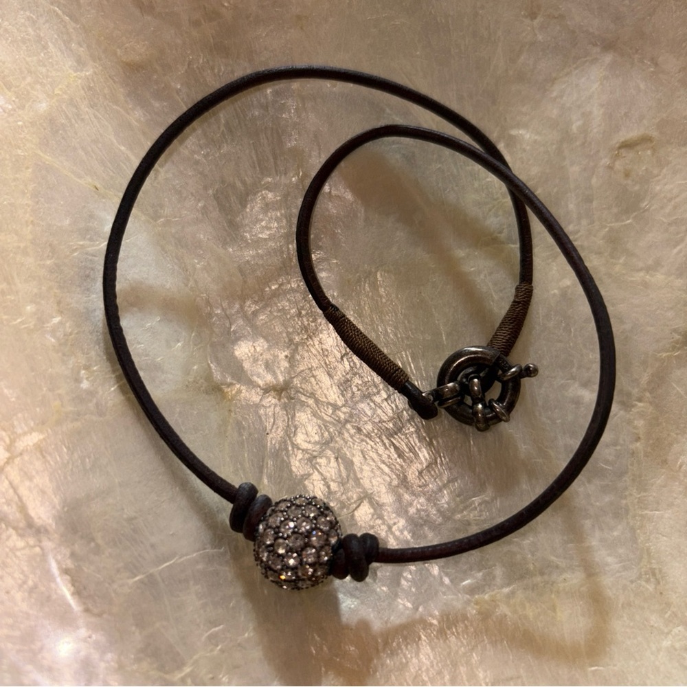 Elegant Brown Leather Necklace with Crystal Pendant - Picture 2 of 3